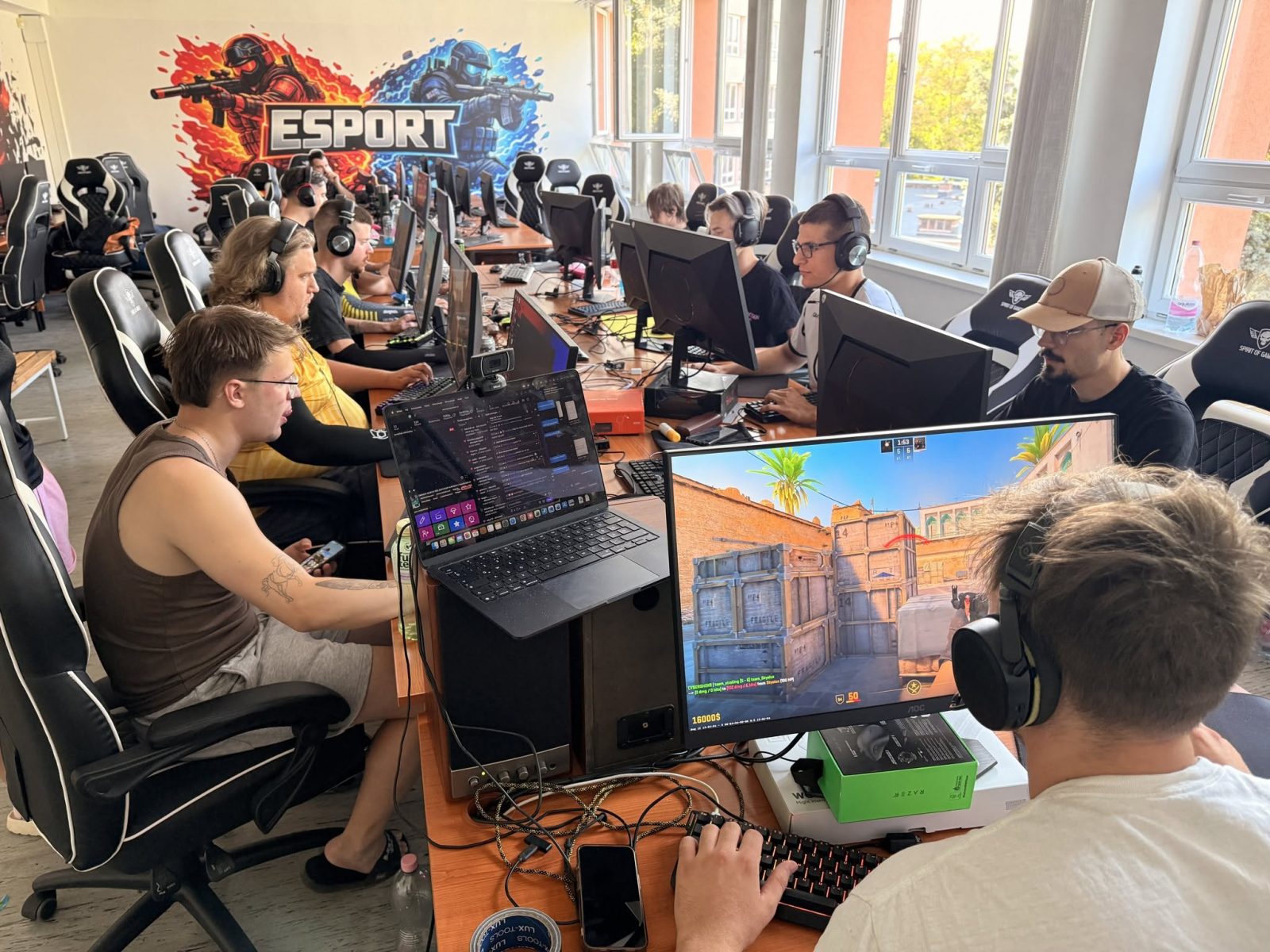 Edzés a BSZC Trefort e-sport termében