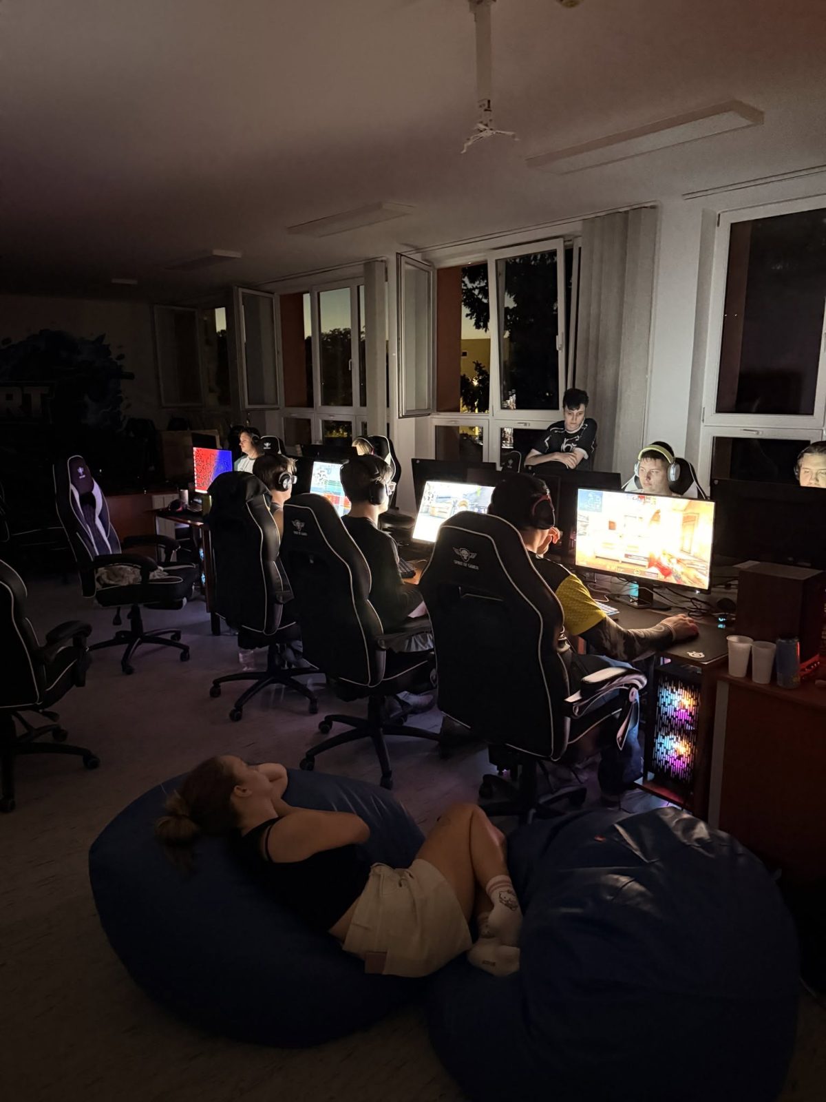 Késő esti játék a bootcampen