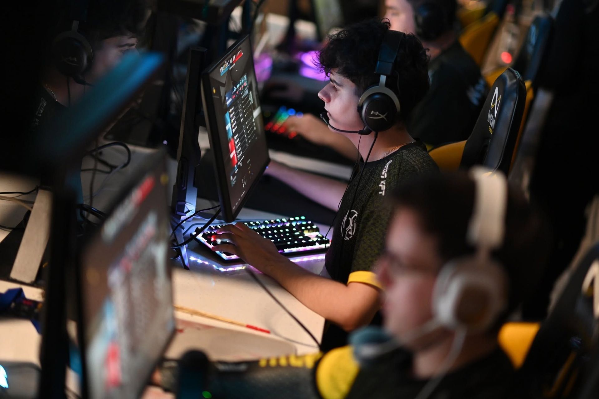 A BEE R6-játékosa offline mérkőzésen, 2025