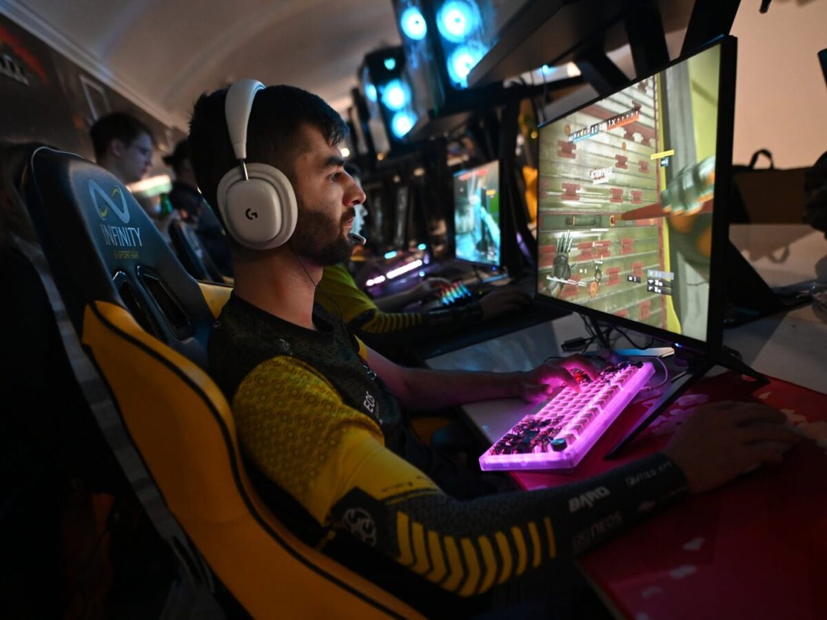 R6-játékosunk offline mérkőzésen, 2025