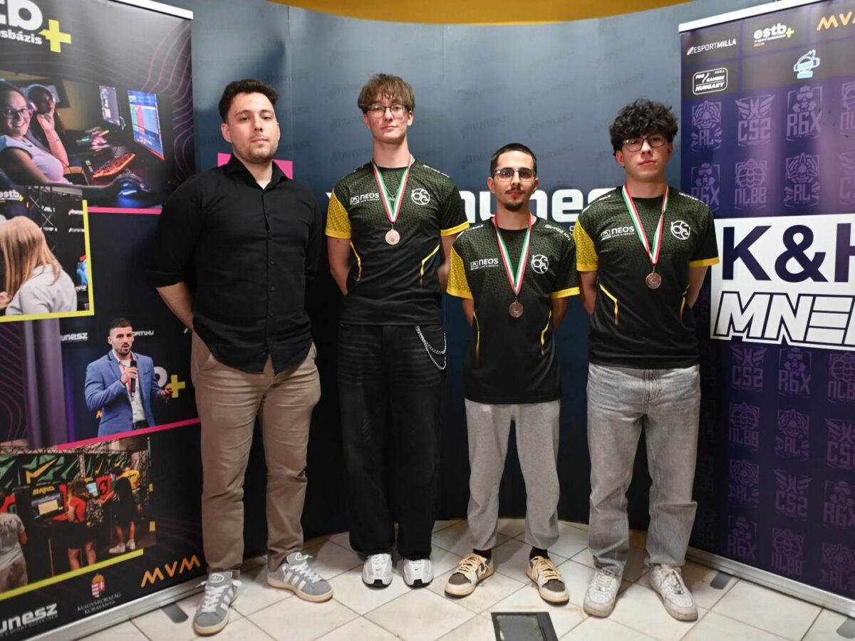 A Rocket League-csapat bronzéremmel az MNEB7 Szuperkupán, 2025